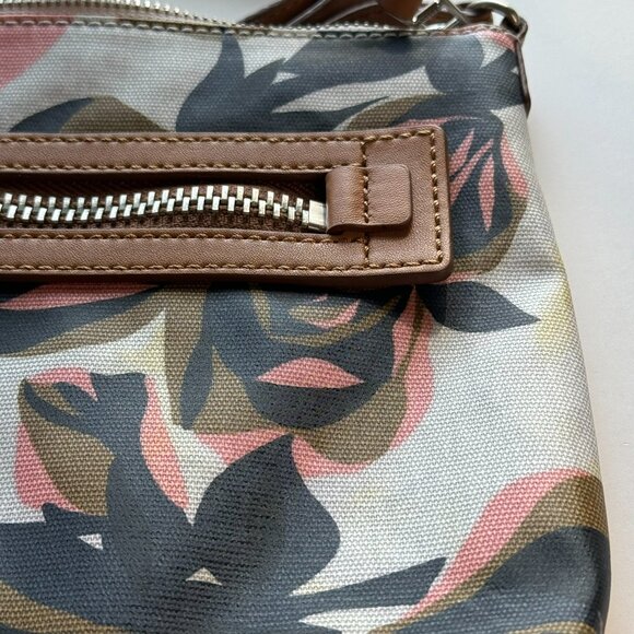 Fossil floral sling bag with front zippered pocket - Picture 2 of 7